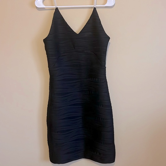 M Black Bodycon Dress V Neck Spaghetti Straps Stretchy Fabric MIDI Side Zipper - Picture 6 of 13
